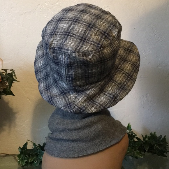 Reversible Wool Hat and Scarf Set - Picture 2 of 6